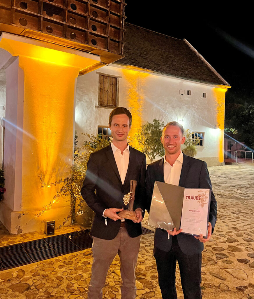 Konrad und Lukas mit der Rot Goldenen Traube